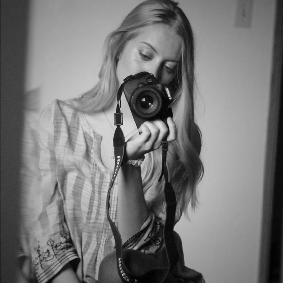 Meet your Posher, Elle - Picture 2 of 2